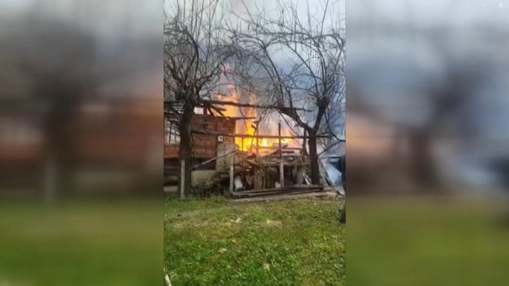 İki evin zarar gördüğü yangın söndürüldü