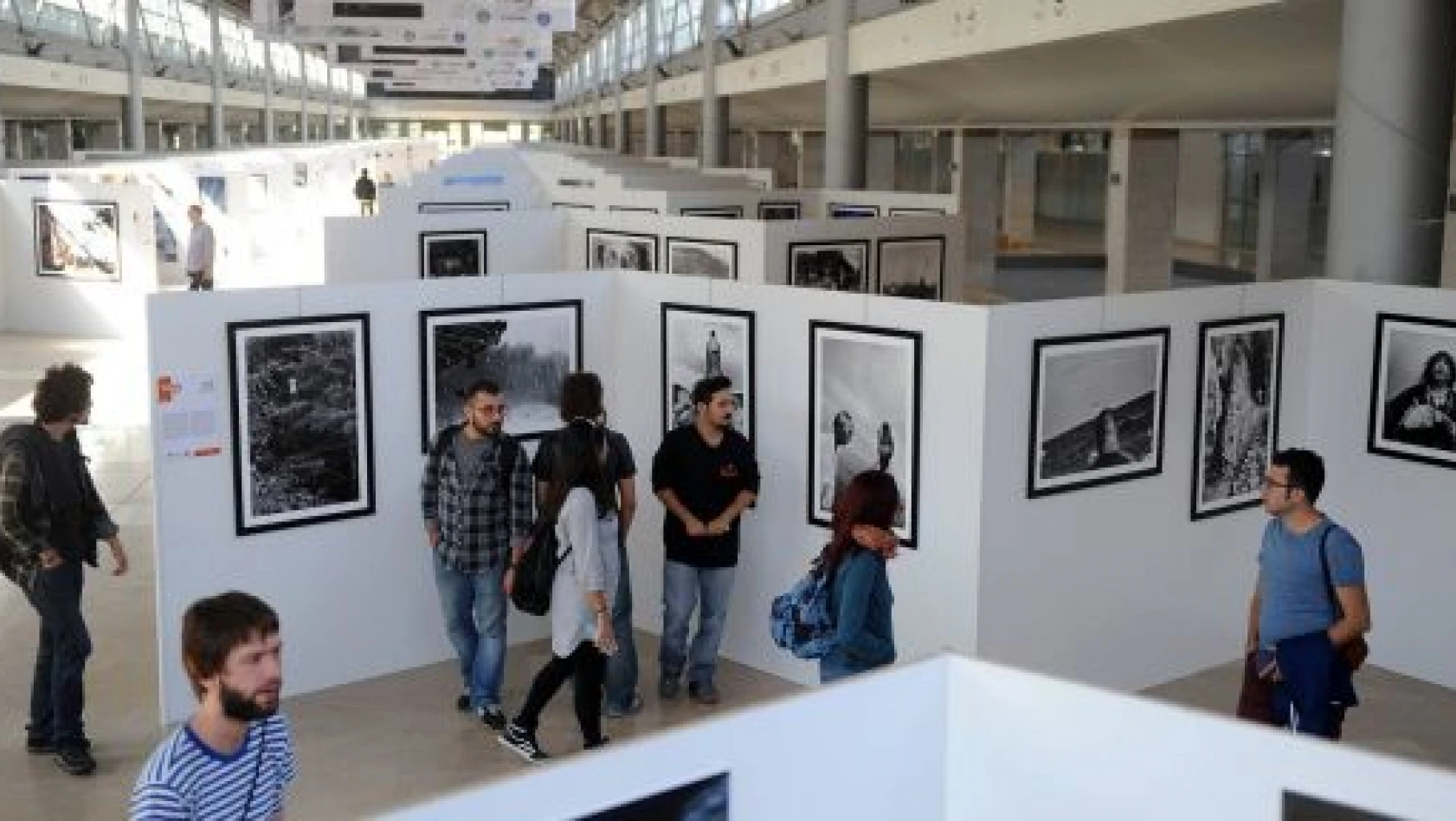 İki bin fotoğrafın bulunduğu dev sergi 21 Ekim'e kadar açık