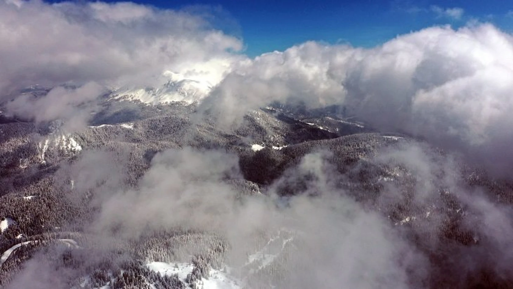 Ilgaz Dağı'nda kar ve sis havadan görüntülendi
