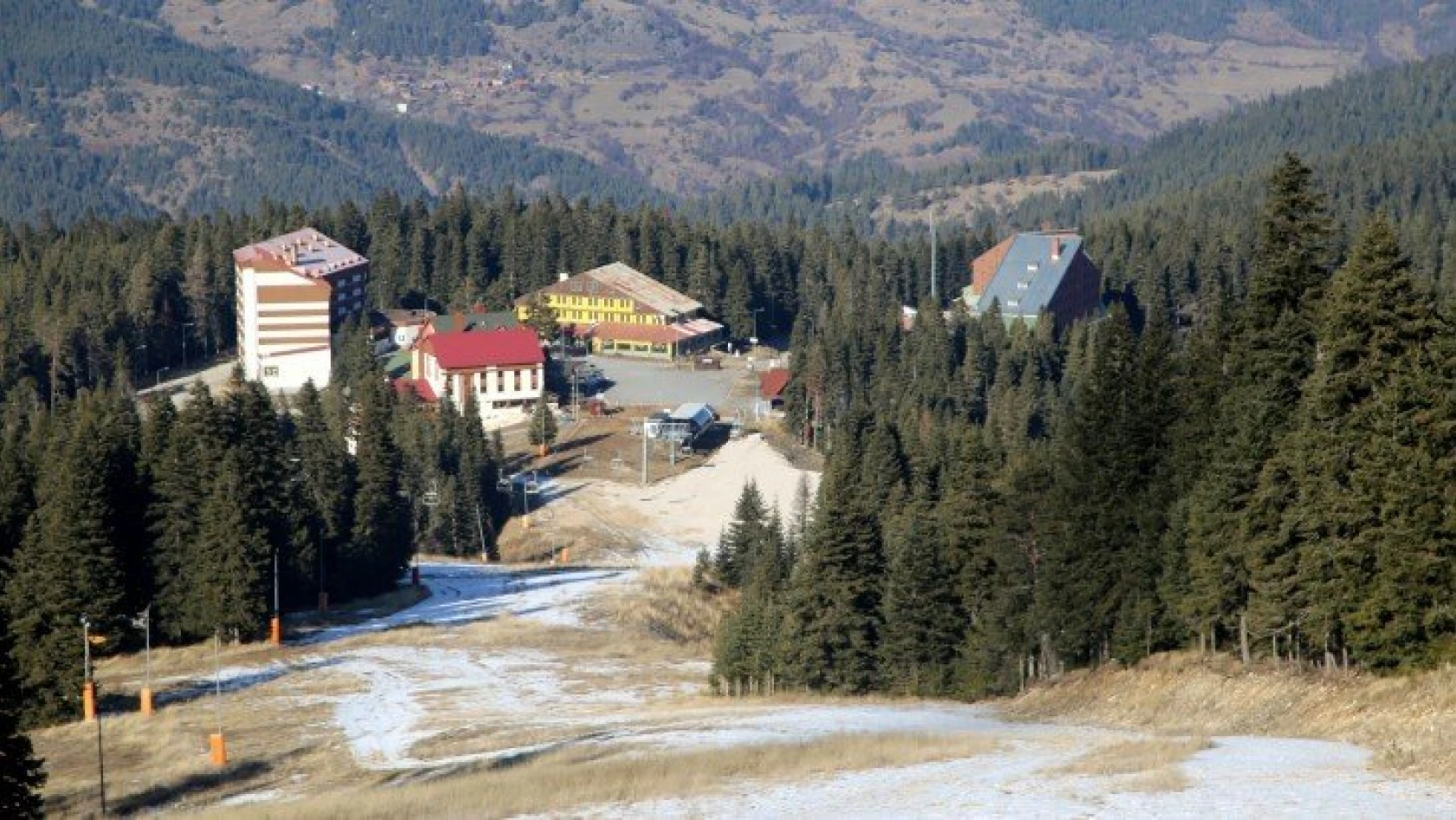 Ilgaz Dağı'ndaki kayak merkezi karsız ve sessiz kaldı