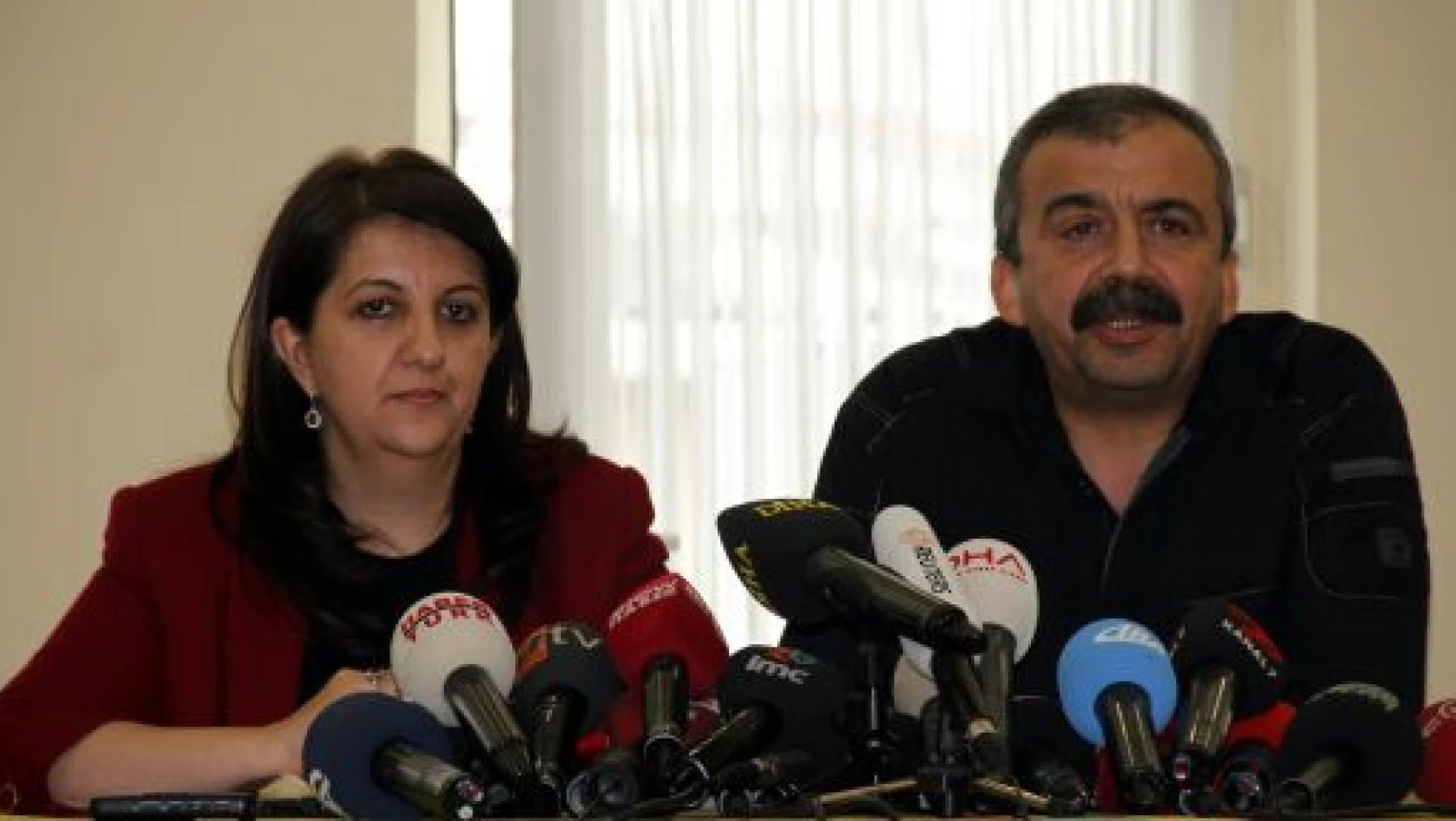 İmralı'dan Dönen 5. BDP Heyeti Öcalan'ın Mesajını Okudu