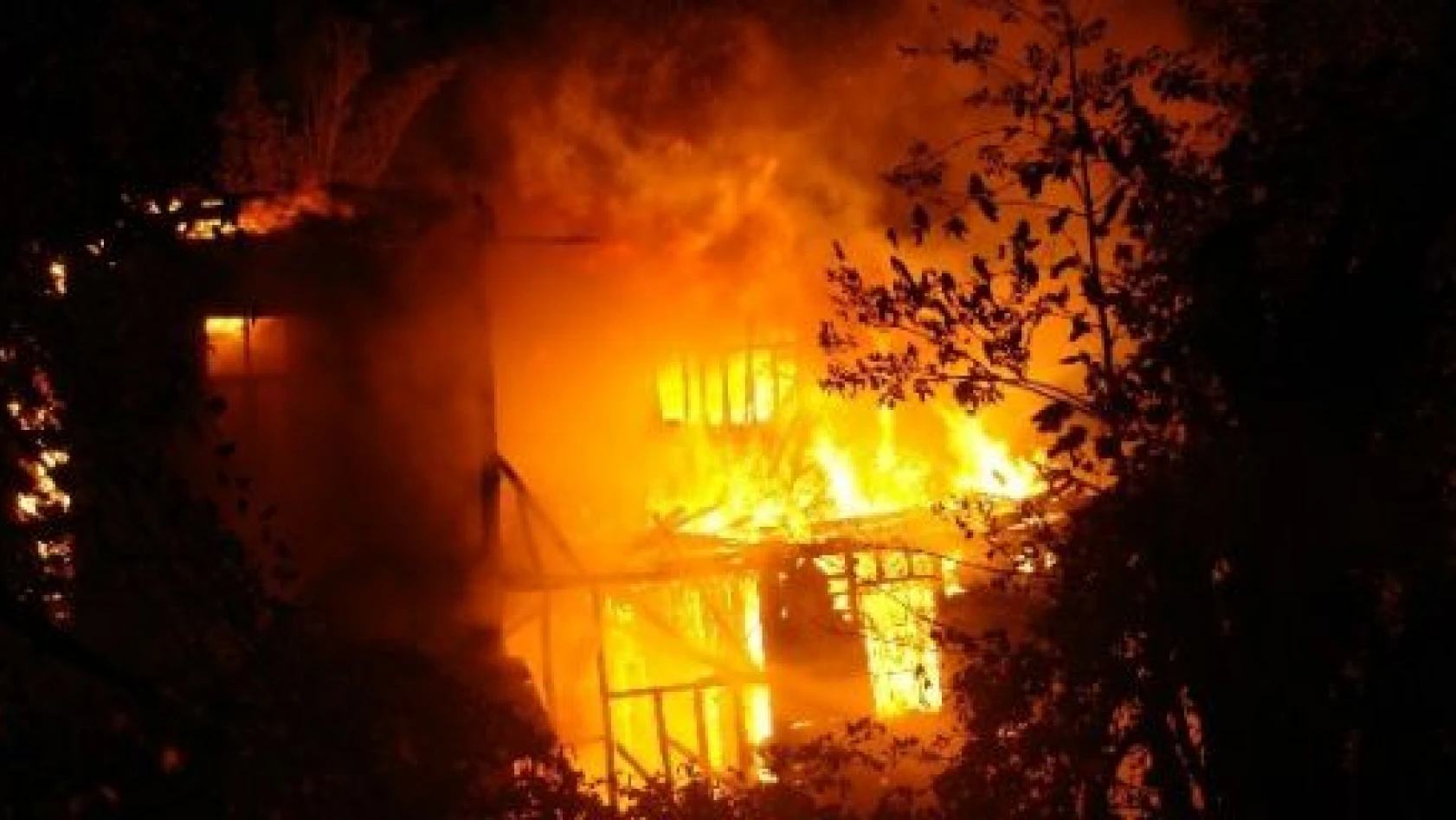 İnebolu'da Bayramın Son Günü Korkutan Yangın 