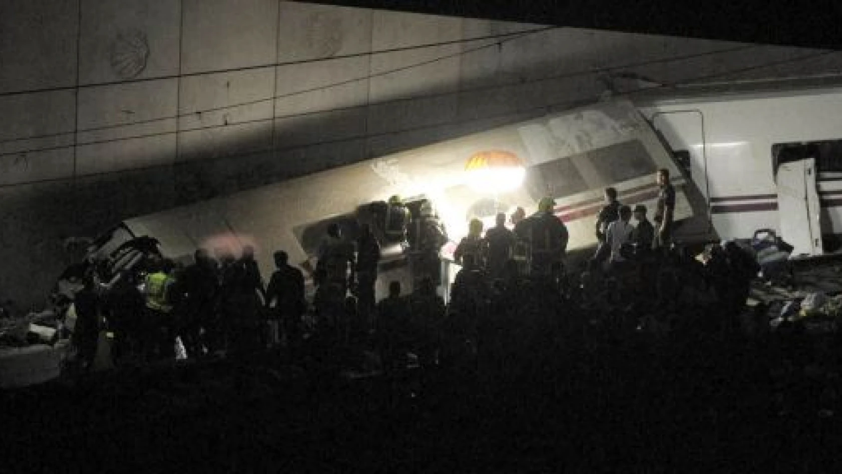 İspanya'da tren kazası: Ölü sayısı 56'ya çıktı