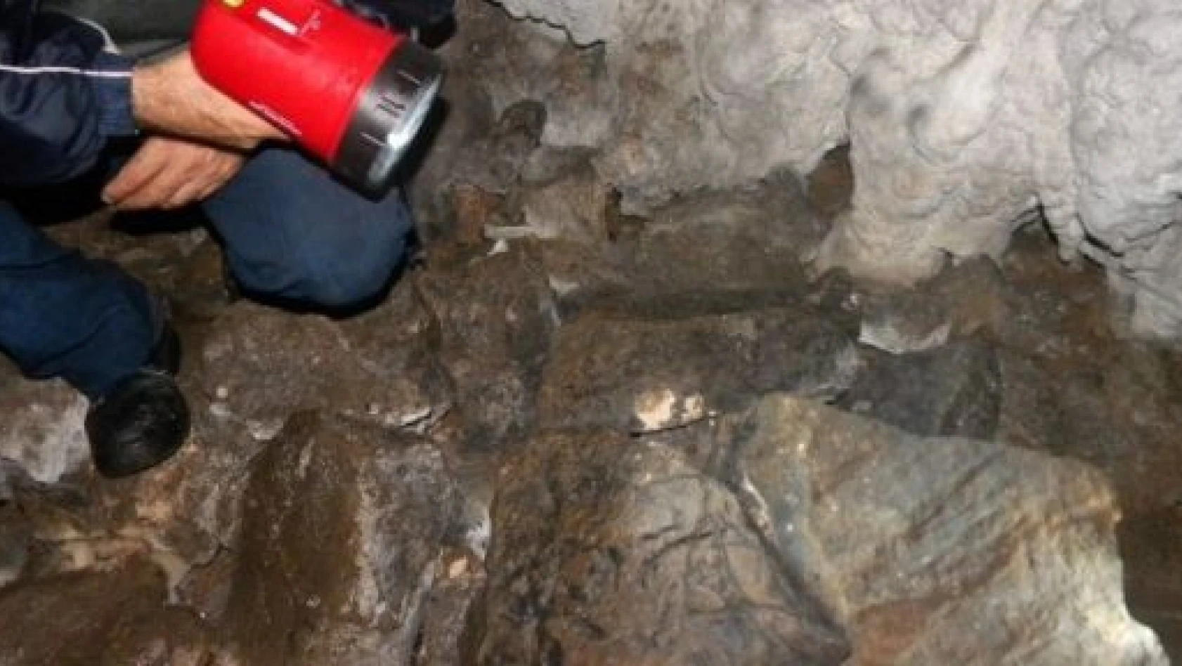Kaçak kazılar Medil Mağarası'na zarar veriyor