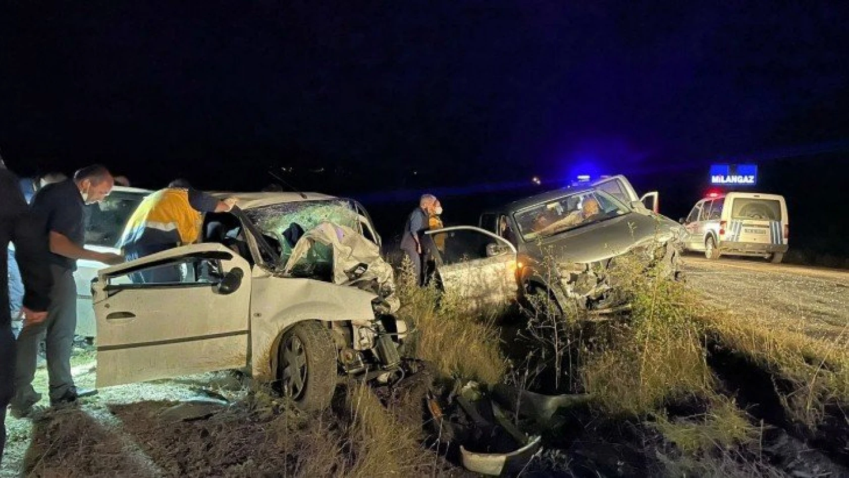 Eflani'de 37 plakalı iki araç çarpıştı: 2 ölü, 6 yaralı