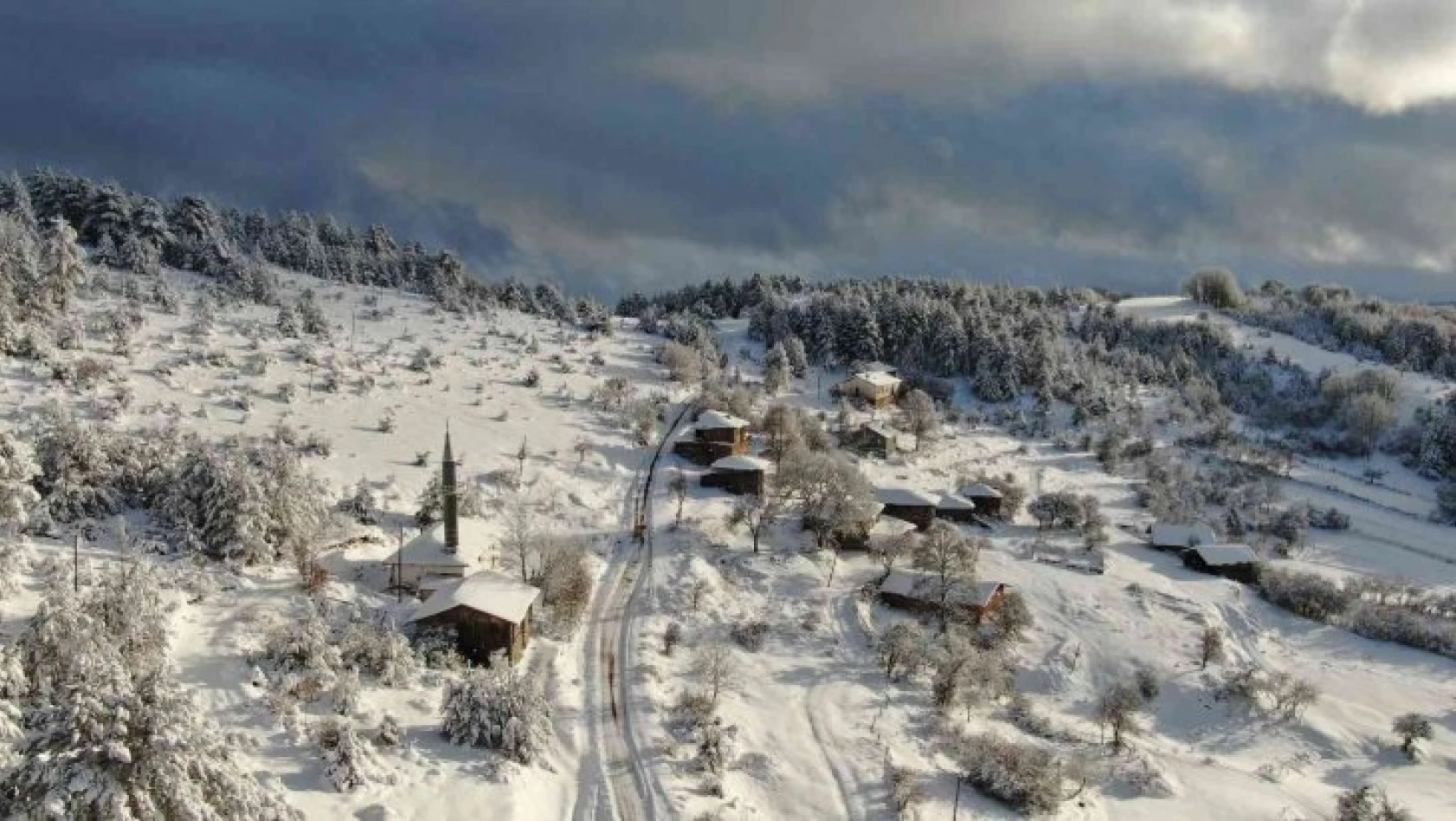 Karla kapanan köylerde kış güzelliği