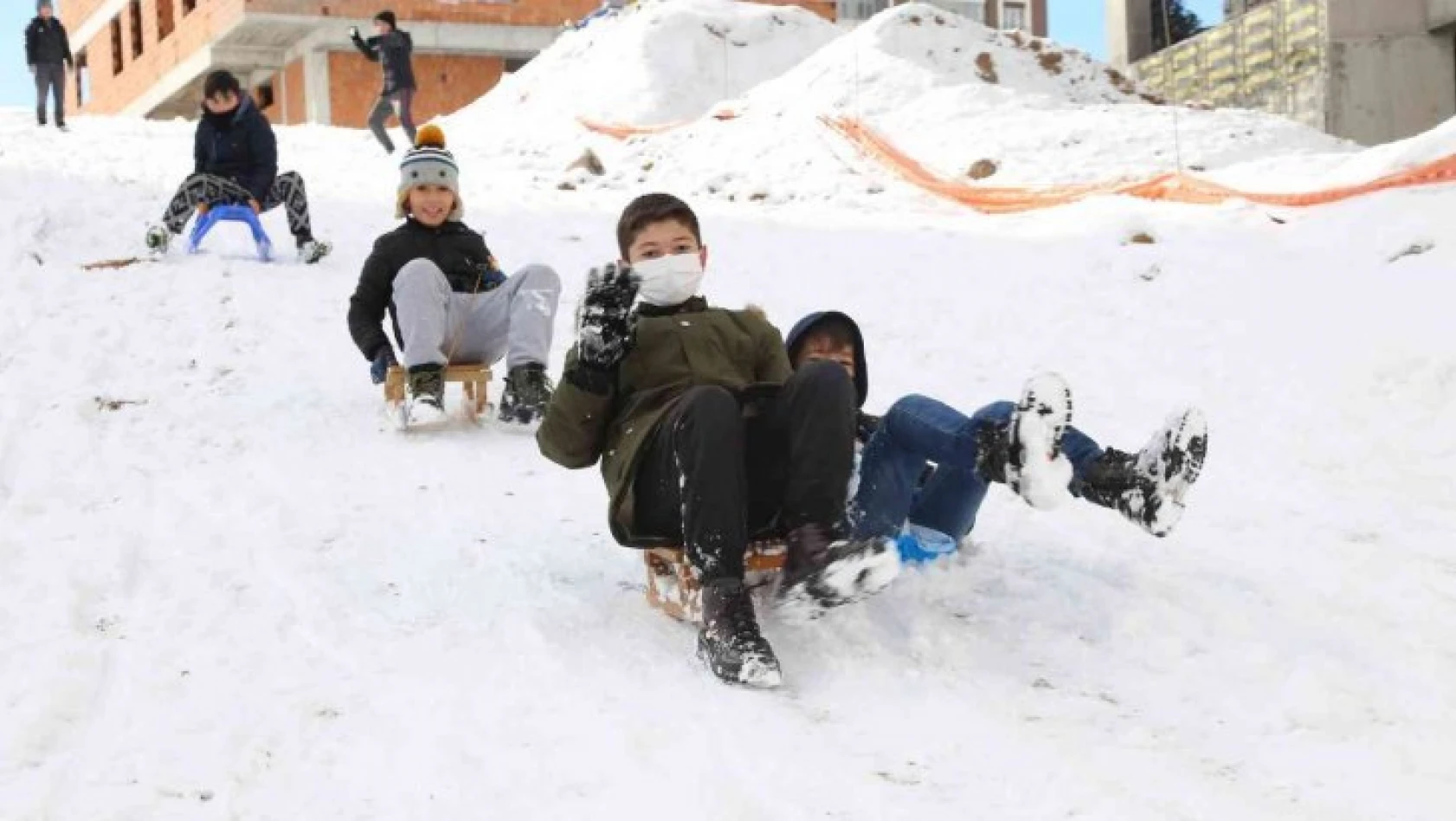 Kar nedeniyle 11 ilçede okullar tatil edildi