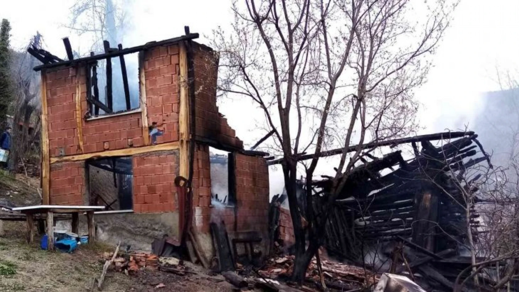Şenpazar'da yangını! 12 yaşındaki çocuk hayatını kaybetti