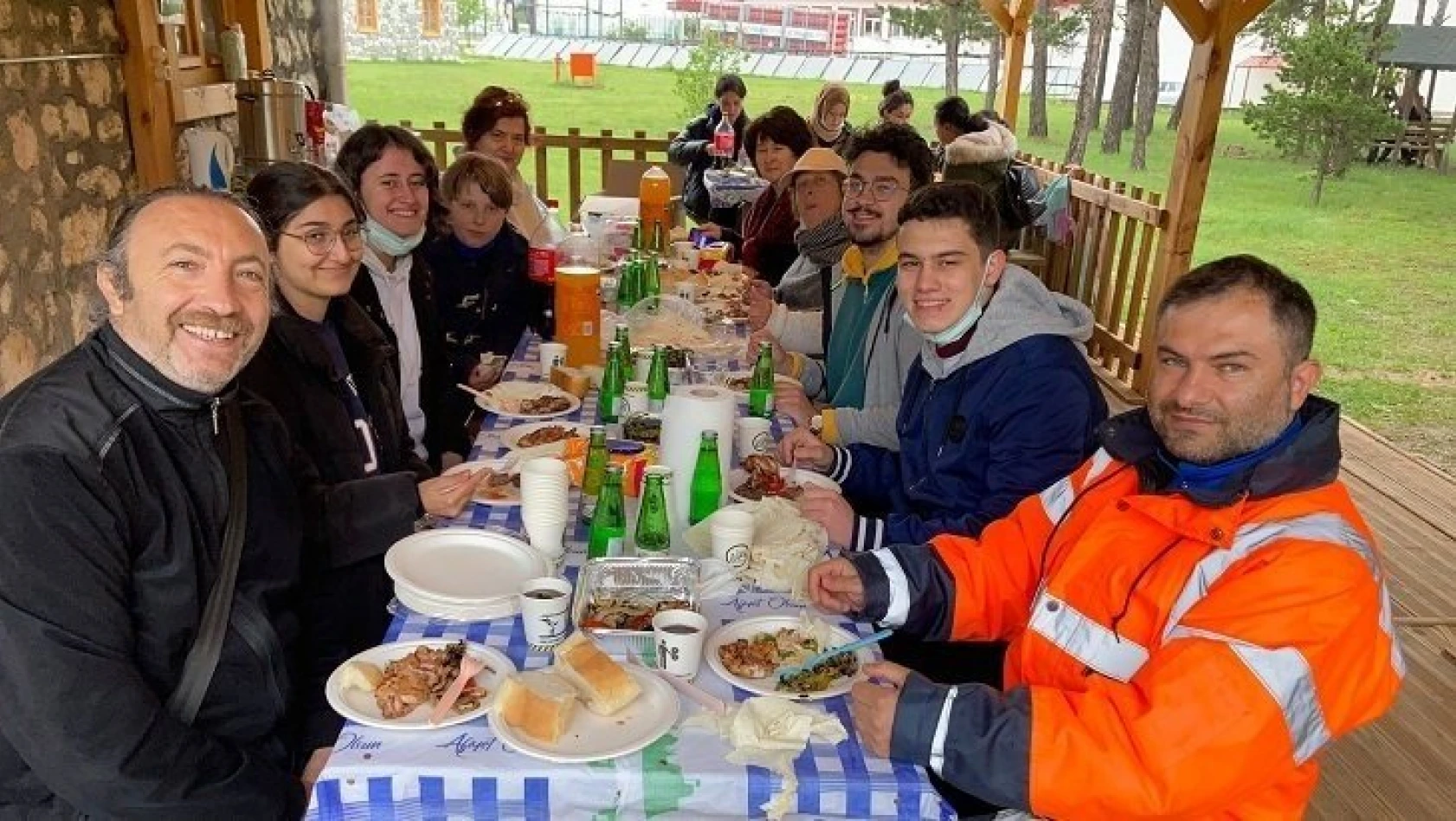 Kastamonu'da gençler Dünya Çevre Günü'nde 'ekolojik piknik' yaptı