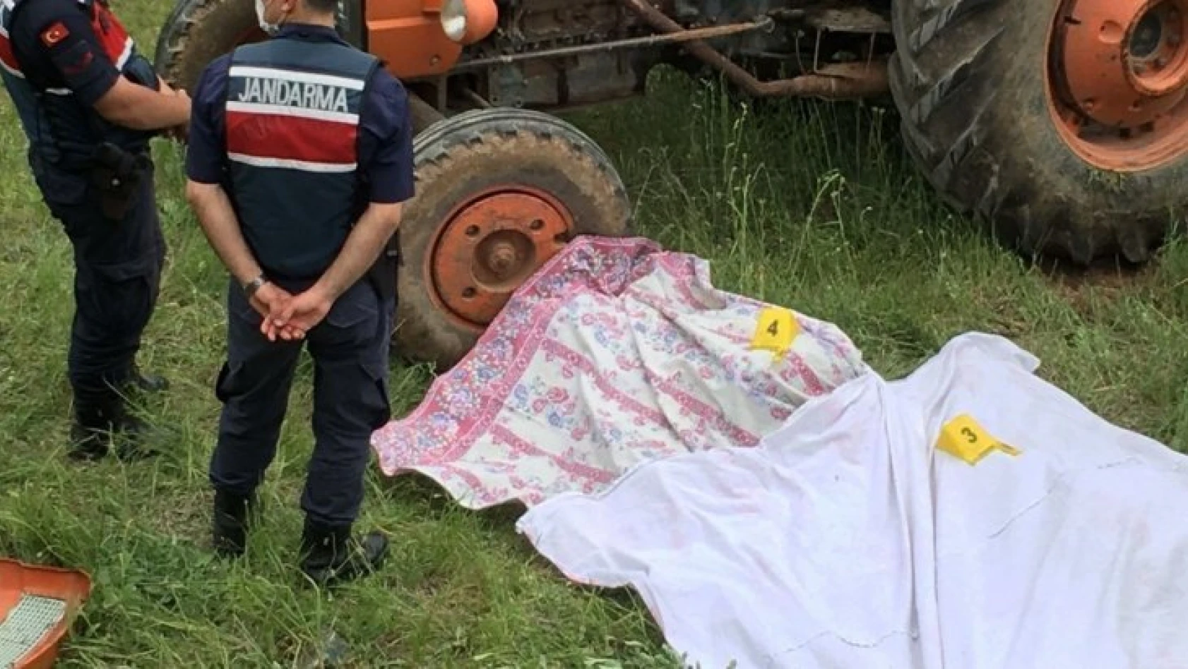 Taşköprü'de traktör devrildi: 2 ölü