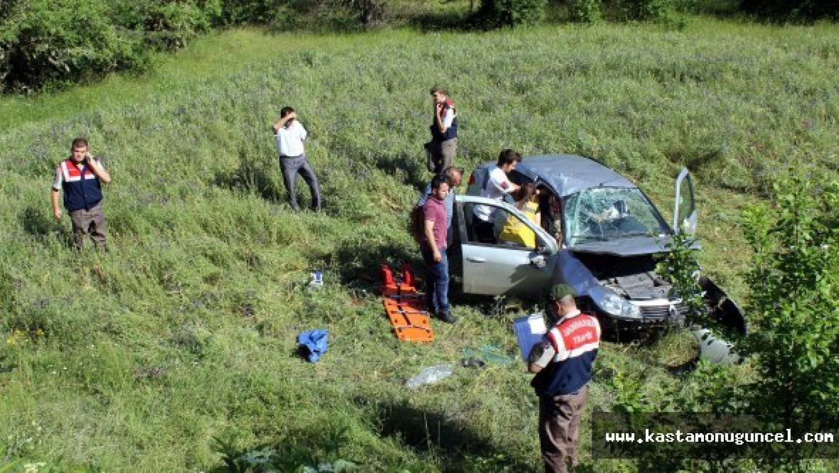 Kastamonu'da Otomobil Tarlaya Uçtu: 5 Yaralı