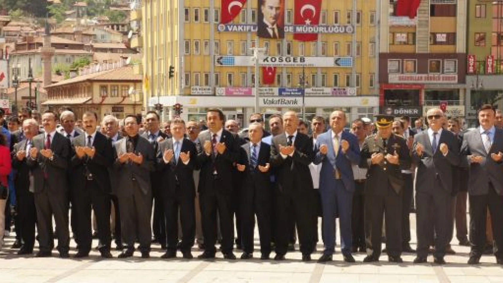 Kastamonu'da Atatürk Anıtına Çelenk Konuldu