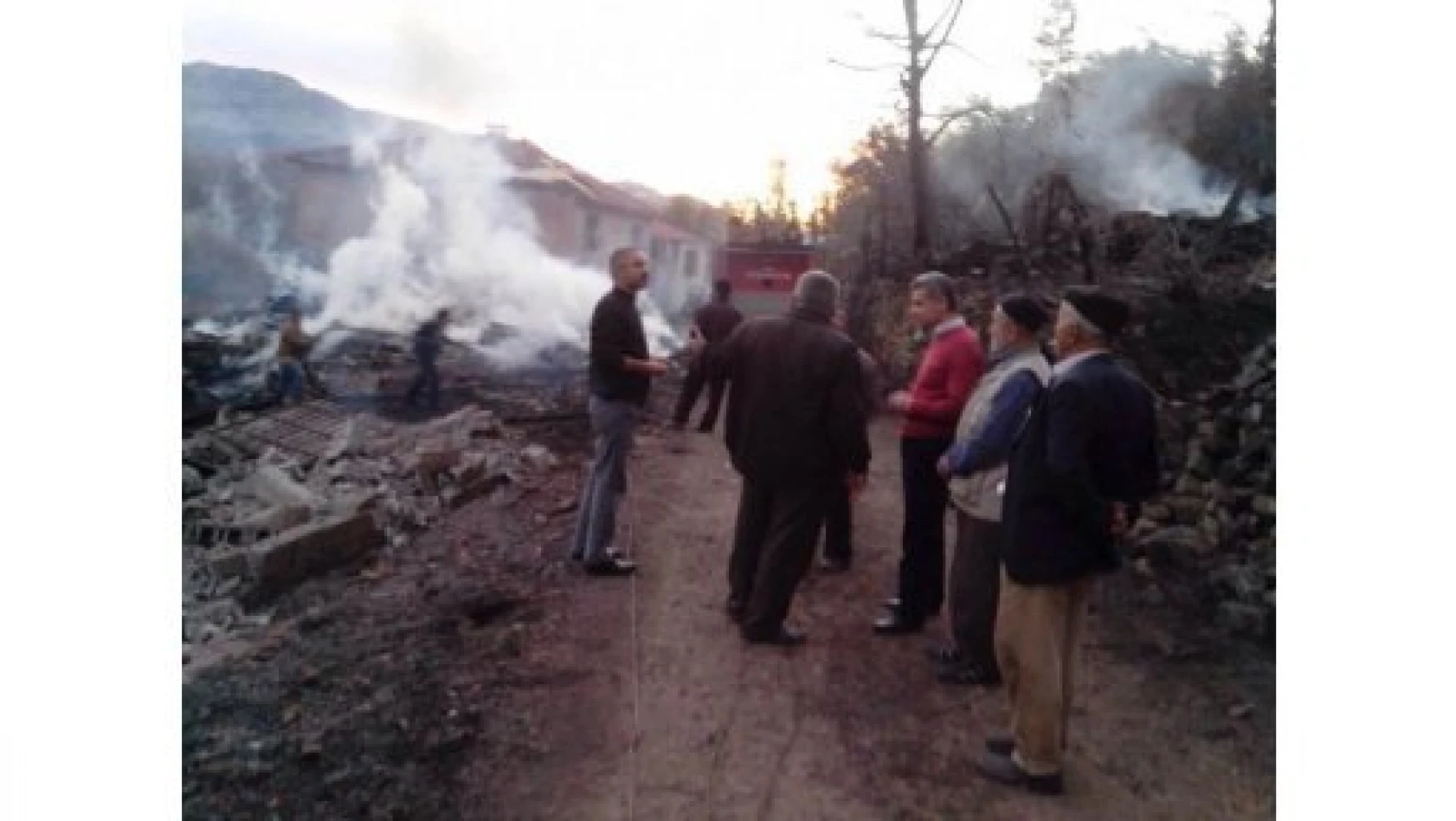Kastamonu'da Yangın 2 Ev, 2 Ambar, 1 Samanlık Küle Döndü