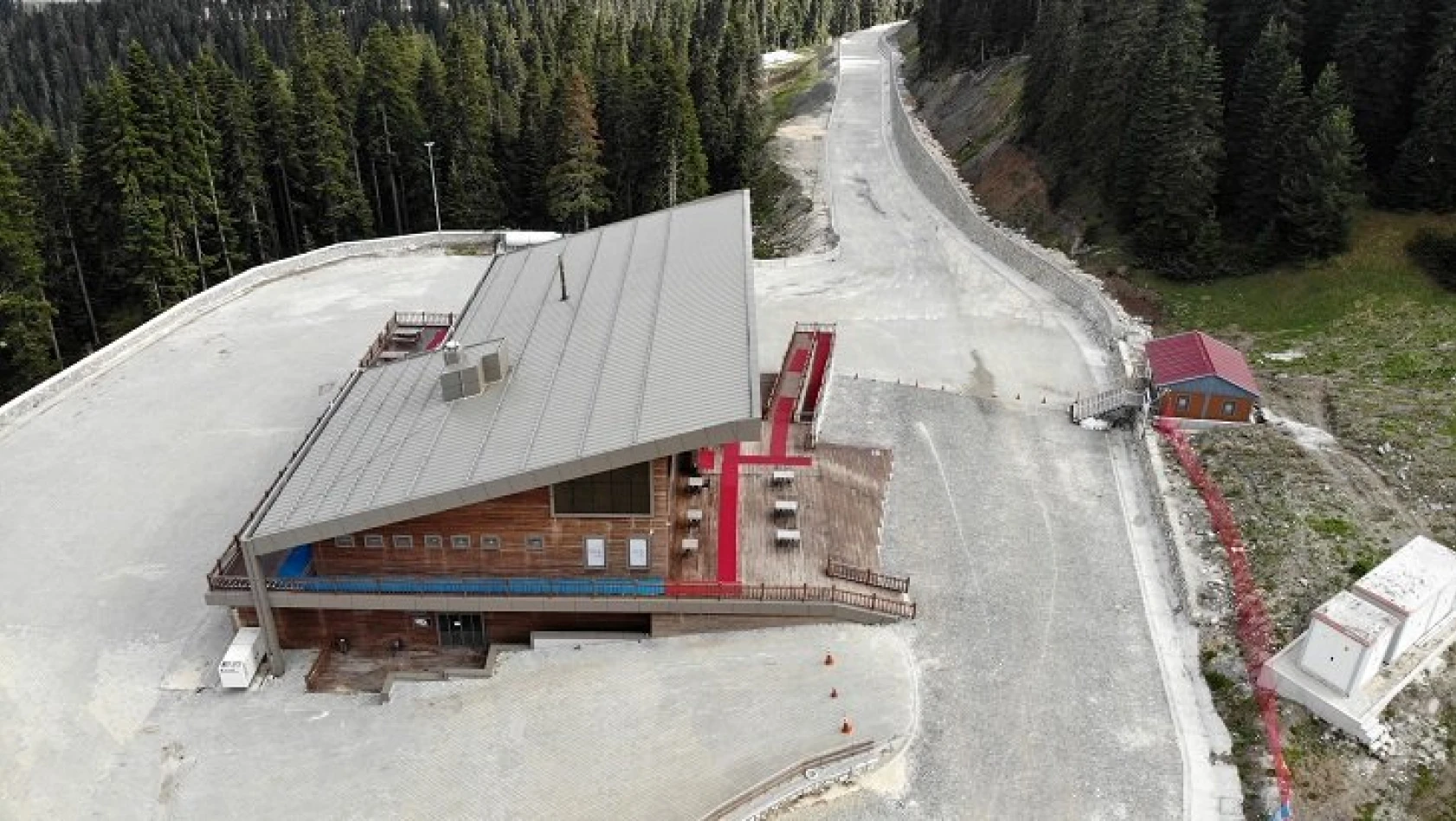 Kayak tesisi artık yaz aylarında da açık