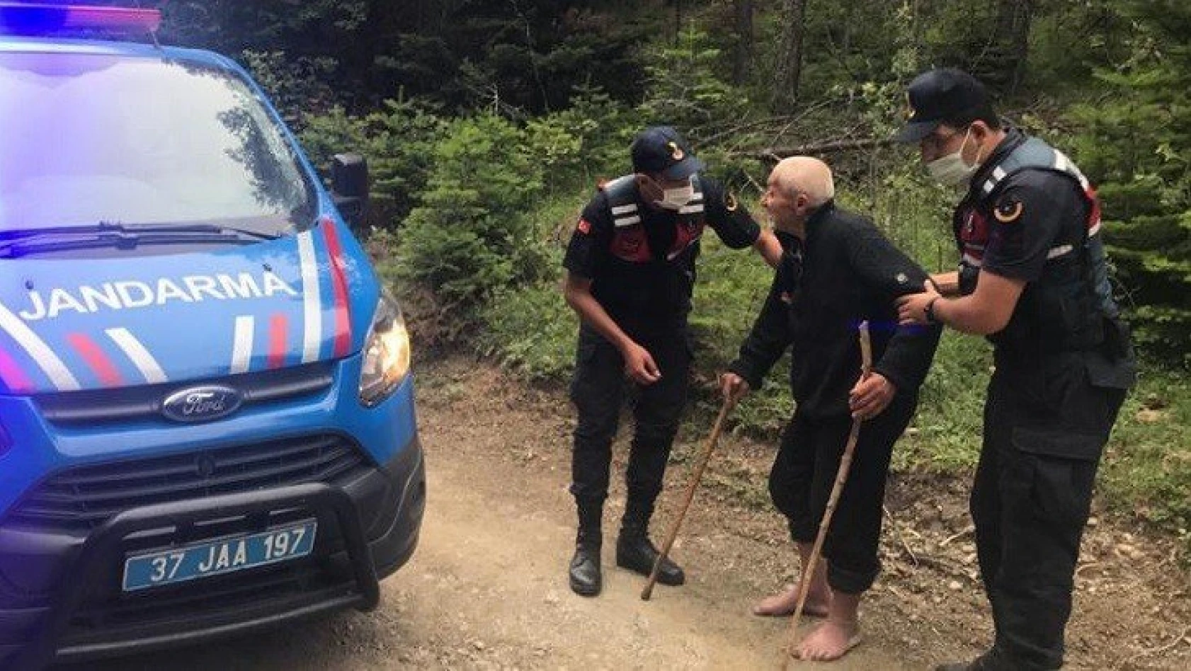 Kaybolan yaşlı adam 12 kilometre uzaklıkta bulundu