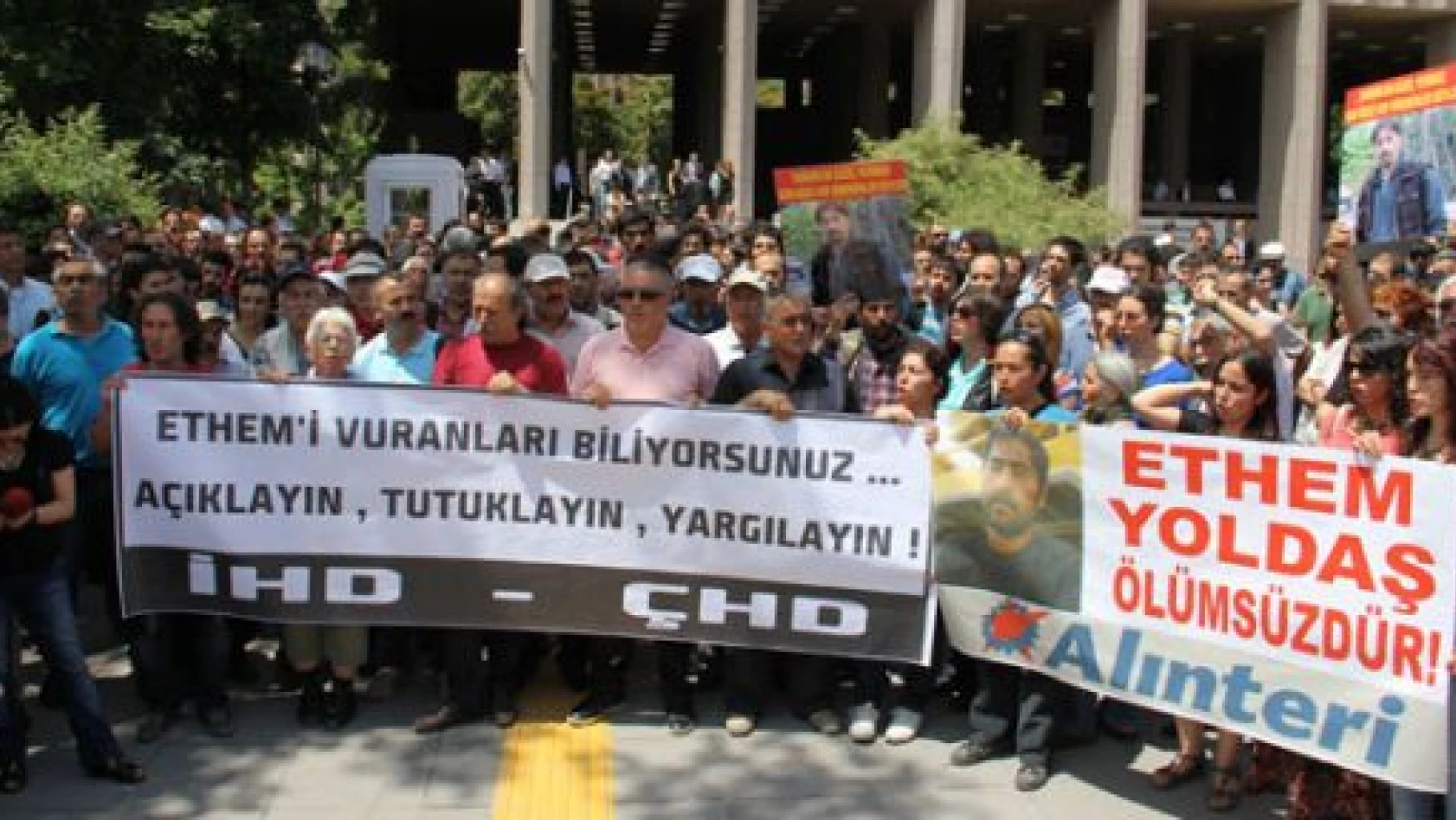 Kızılay'da izinsiz gösteriye polis müdahale etti