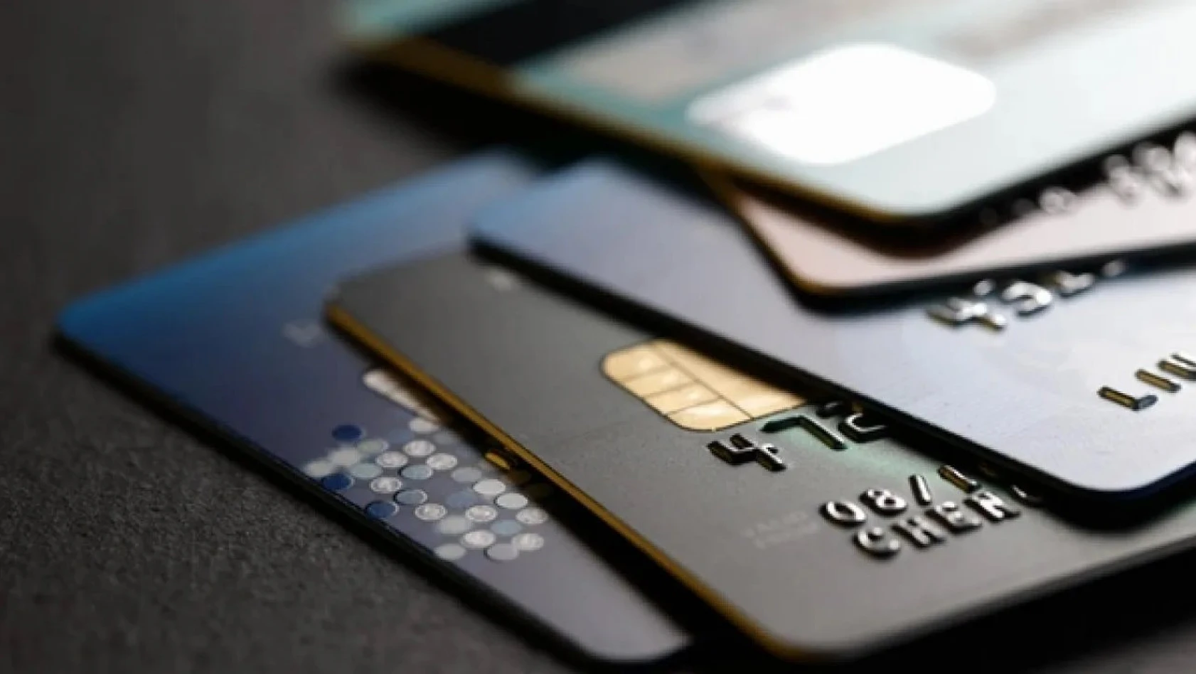 Kredi kartıyla harcamaya kısıtlama