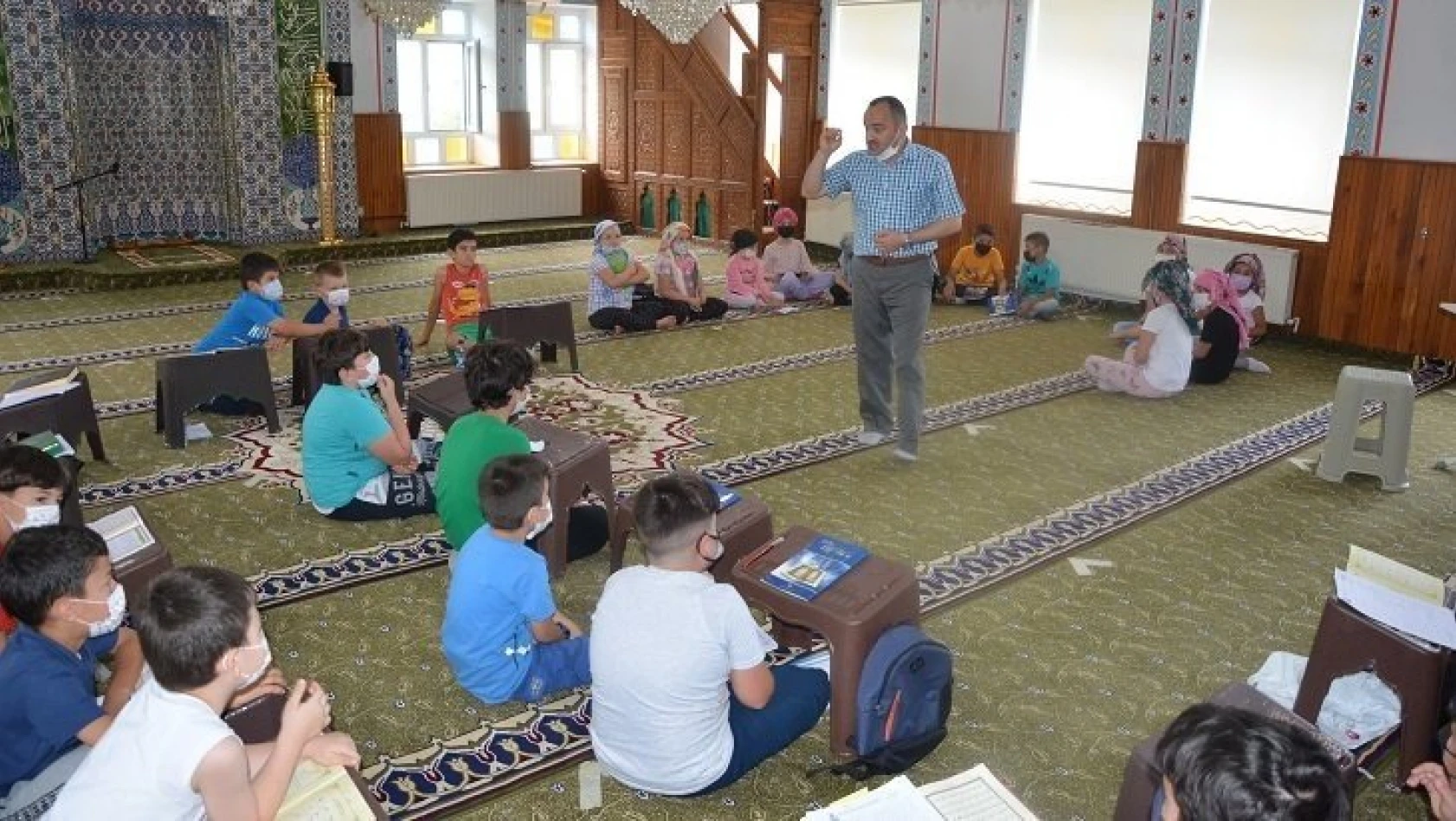 Kur'an kursuna giden çocuklar için ücretsiz 'Cami Market'