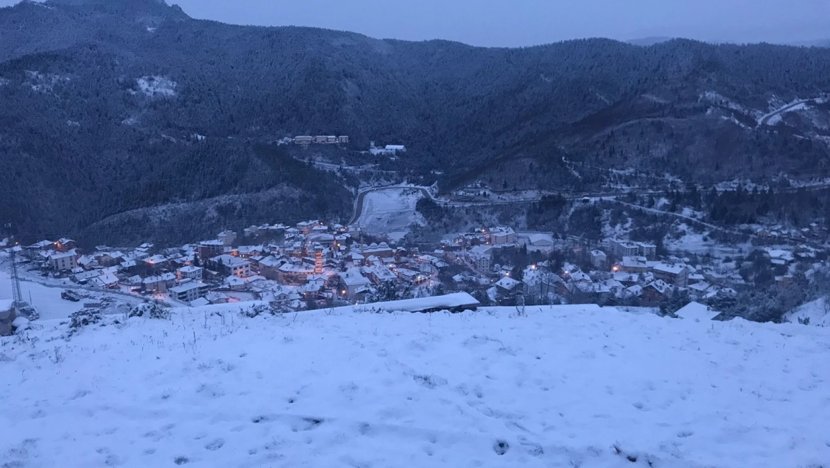 Küre ve Tosya'da kar yağışı etkili oldu