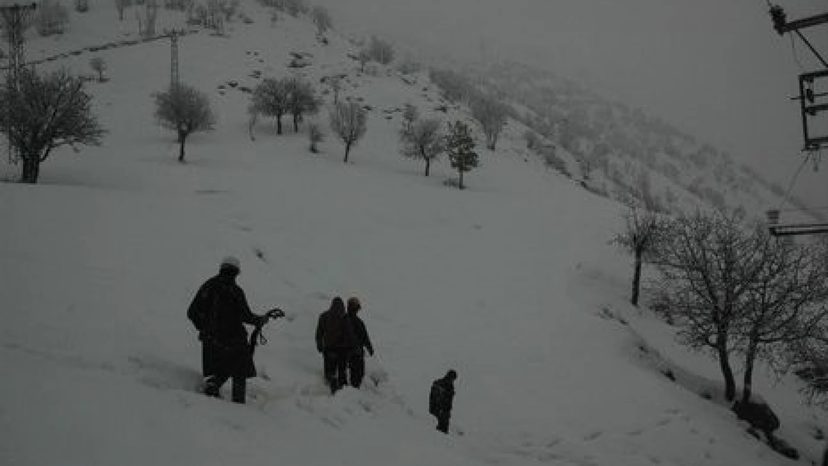 Küre'de Kar Yağışı 10 Köyü Elektriksiz Bıraktı 