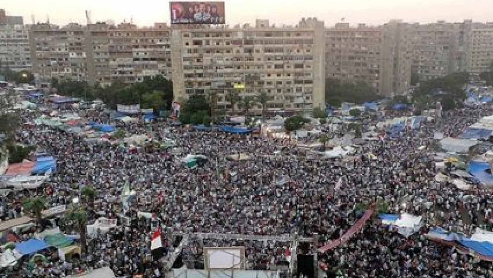 Mısır'da gece yaşanan çatışmalar: 7 ölü, 261 yaralı
