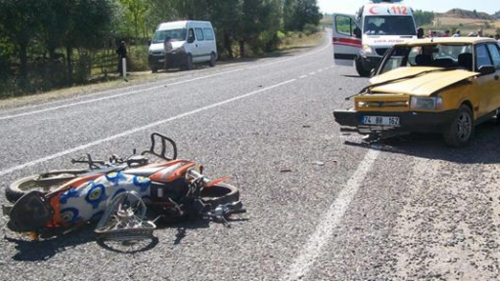 Motosiklet ile Otomobil Çarpıştı: 6 Yaralı