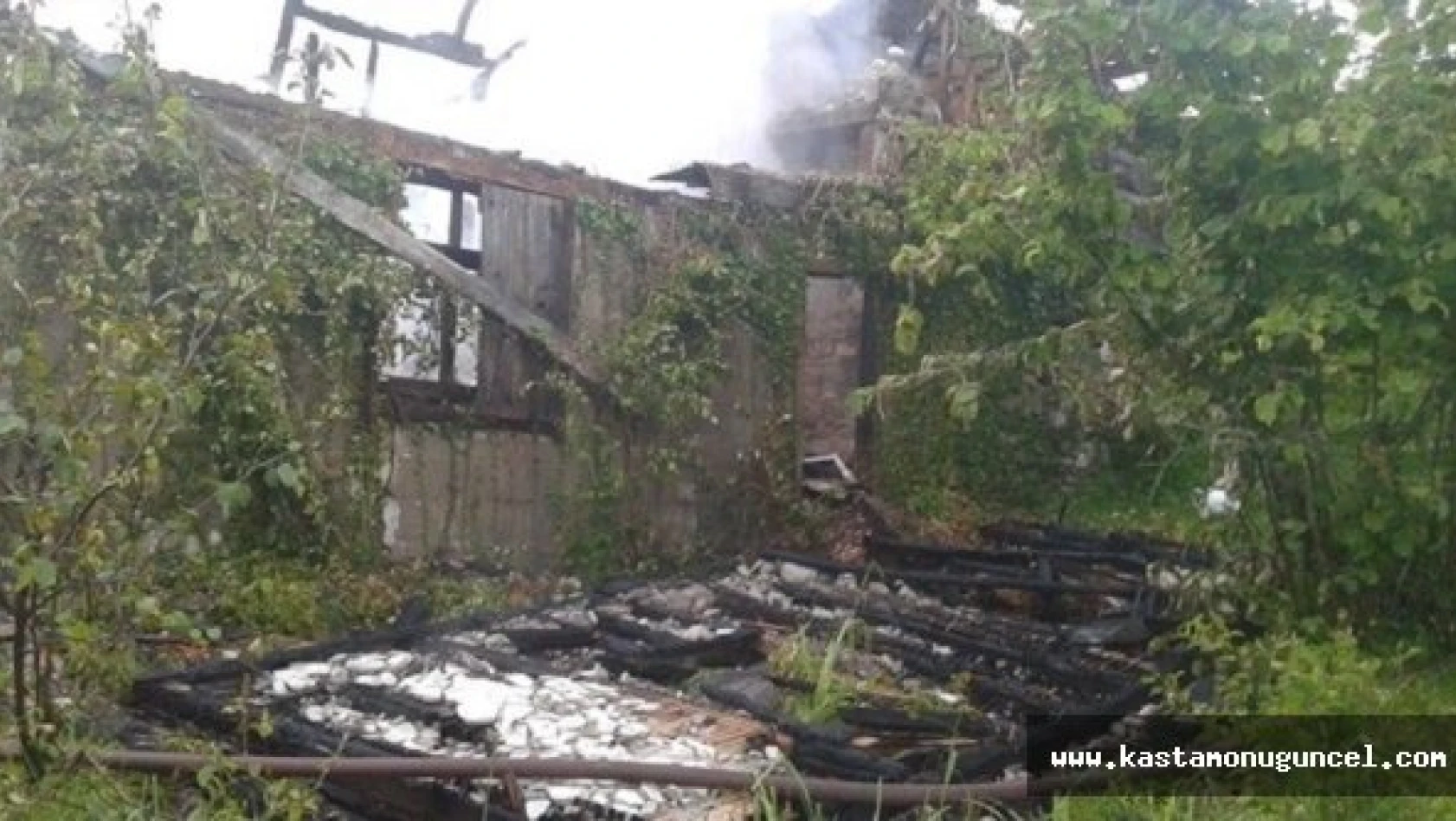 Okul Yakınındaki Yangın Korkuttu