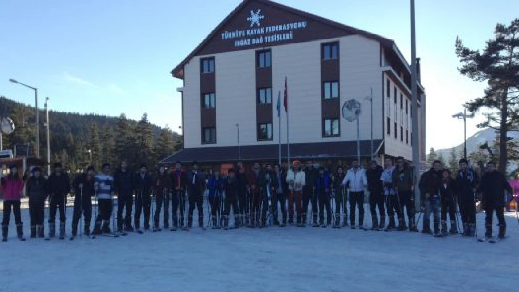 OMÜ'lü Öğrenciler Ilgaz'da Kayak Dersi Aldı