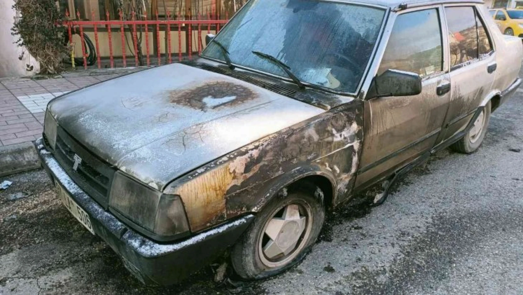 Hanönü'de otomobil alev alev yandı