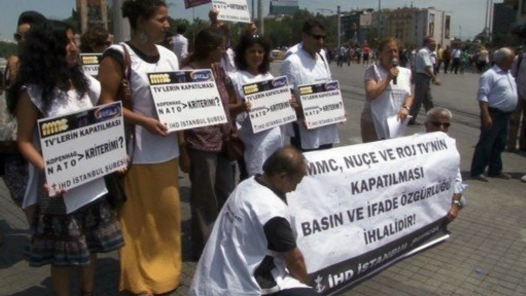 Roj TV'nin kapatılması Taksim'de protesto edildi