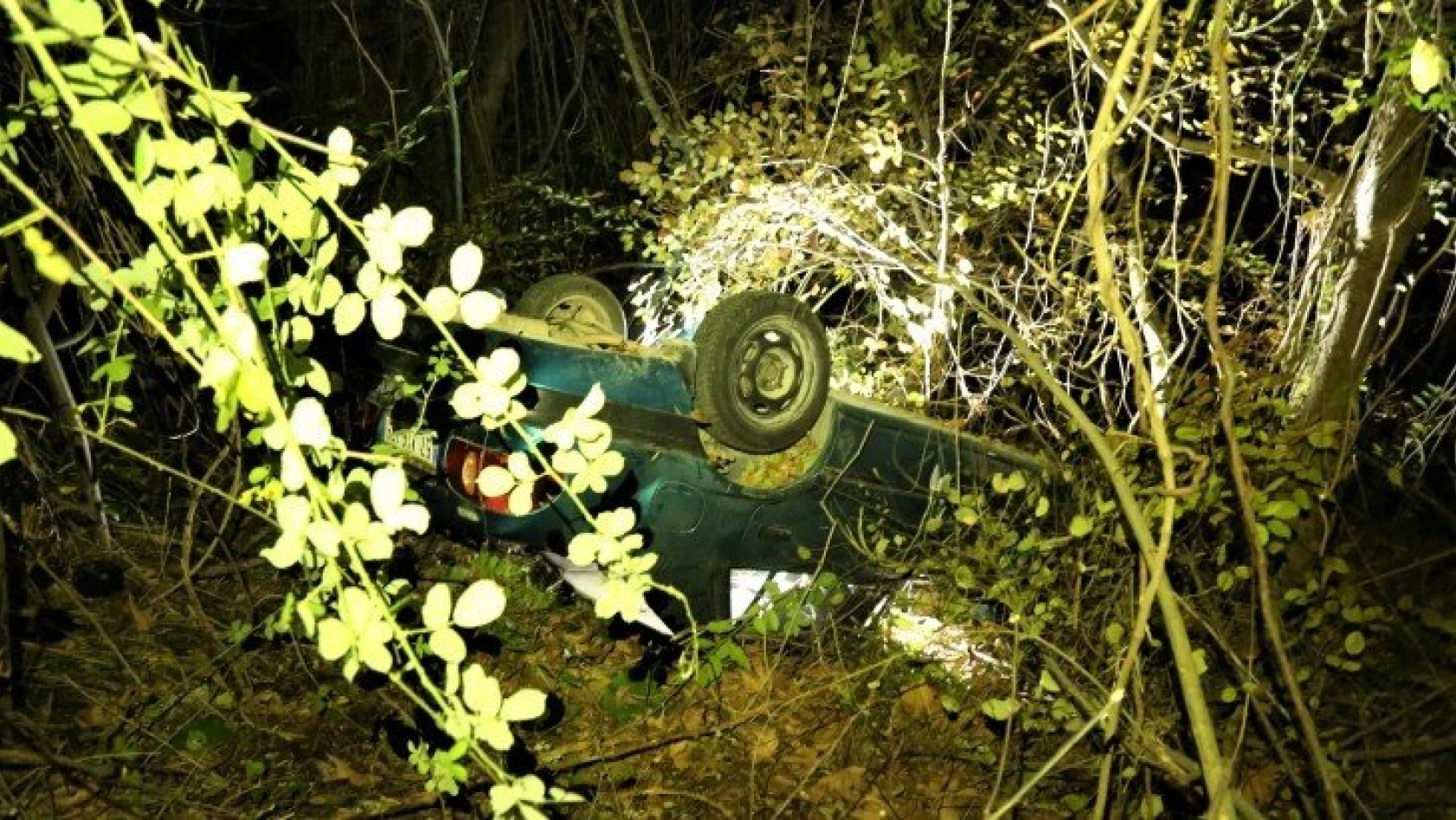 Şarampole devrilen otomobildeki 1 kişi öldü, 4 kişi yaralandı