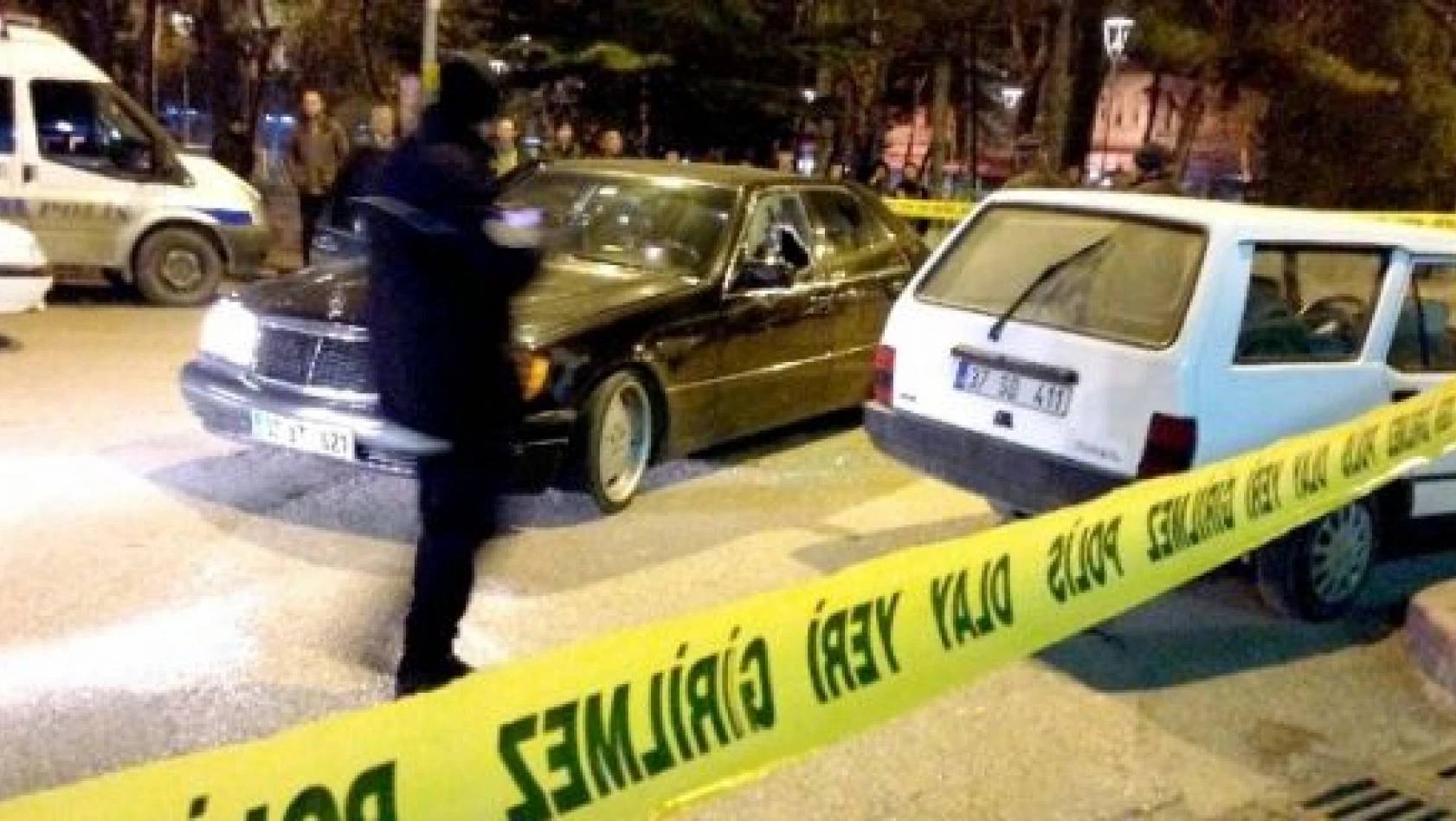 Seyir Halindeki Otomobile Silahlı Saldırı: 2 Yaralı 