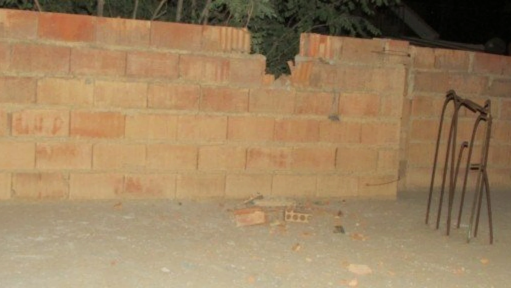 Suriye'den gelen mermiler iki eve isabet etti