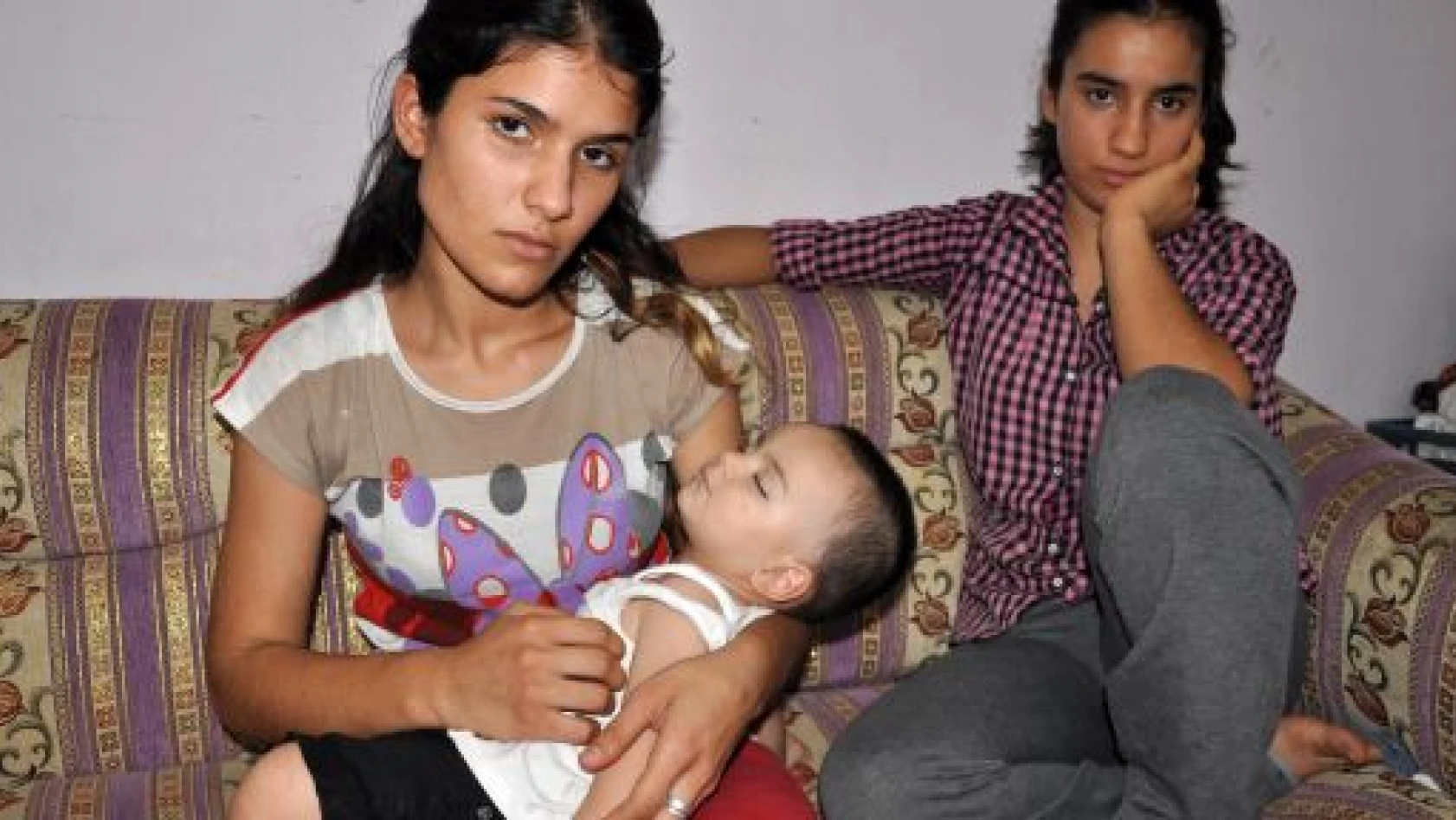 Suriye'ye bayramlık almaya giden babalarını 21 aydır bekliyorlar