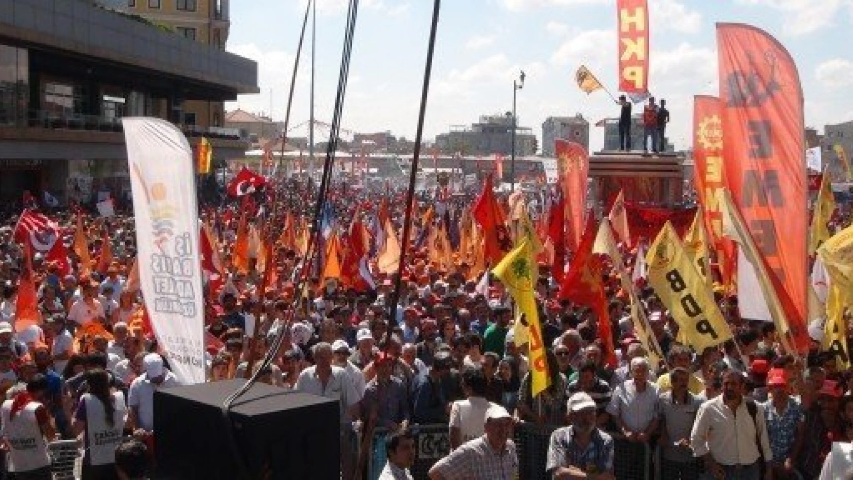Taksim'deki mitingde gerginlik