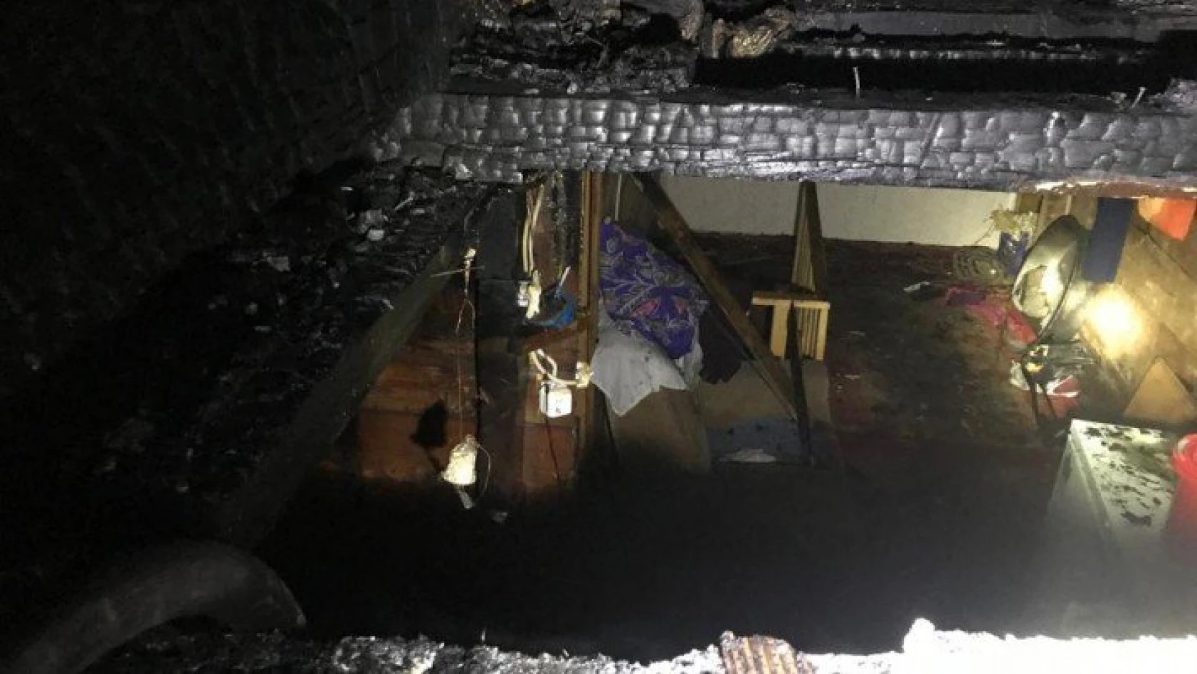 Taşköprü'de yangın sonucu bir evde hasar oluştu