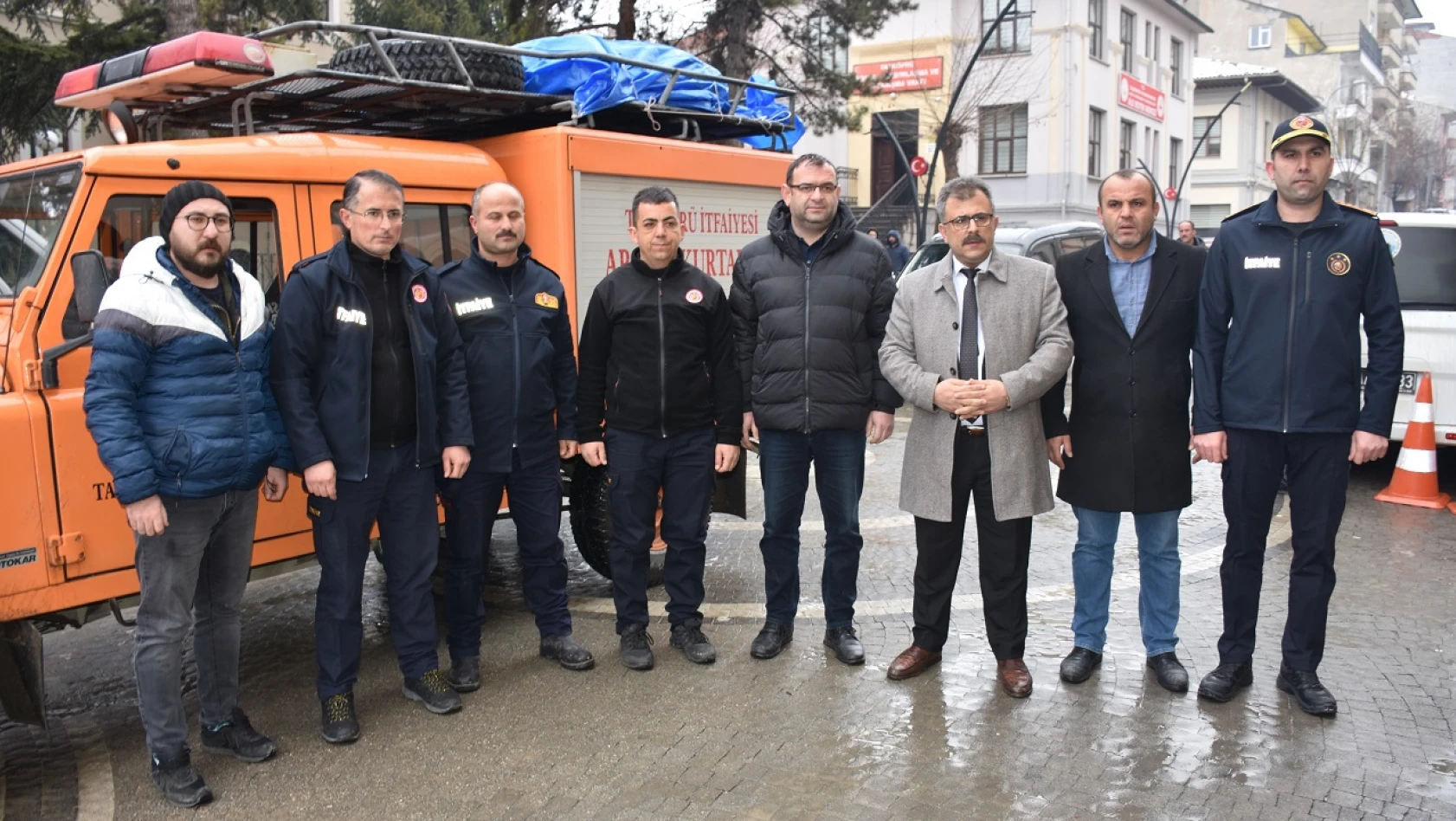 Taşköprü ve İhsangazi'den deprem bölgesine yardım