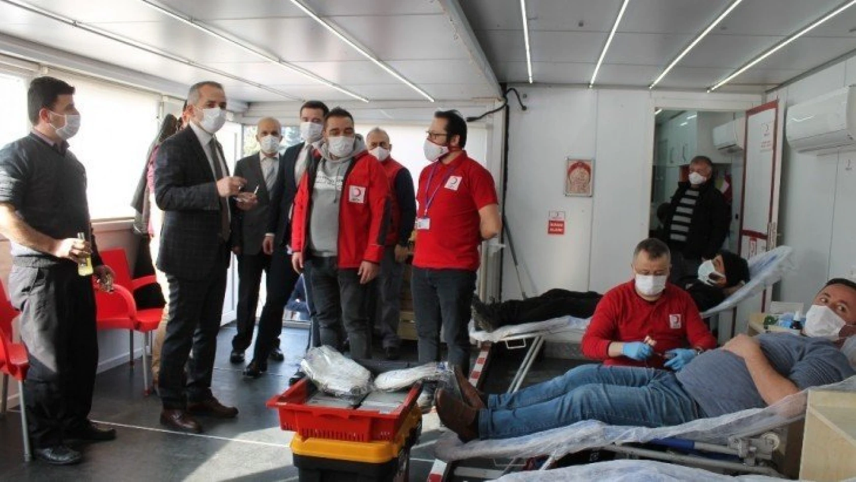 Tosya'da din görevlilerinden kan bağışı kampanyasına destek