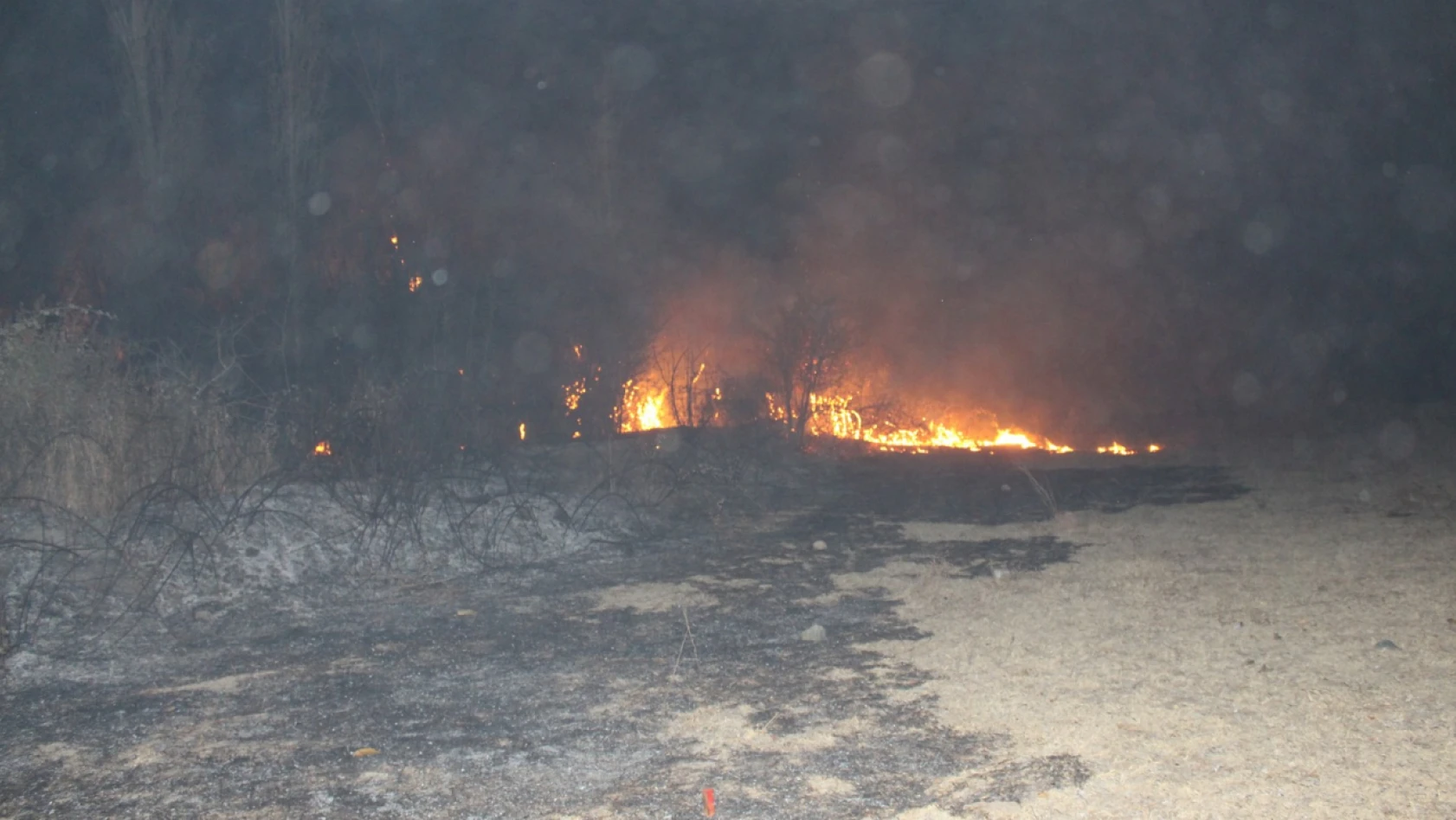 Tosya'da ot yangını! 1 evde hasar oluştu