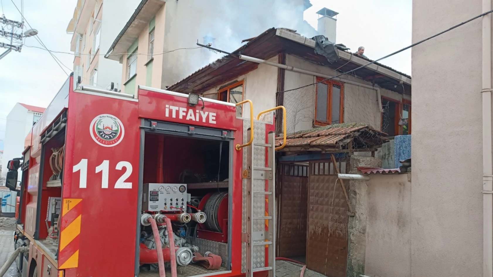 Tosya'da yangın! Ahşap evde hasar oluştu