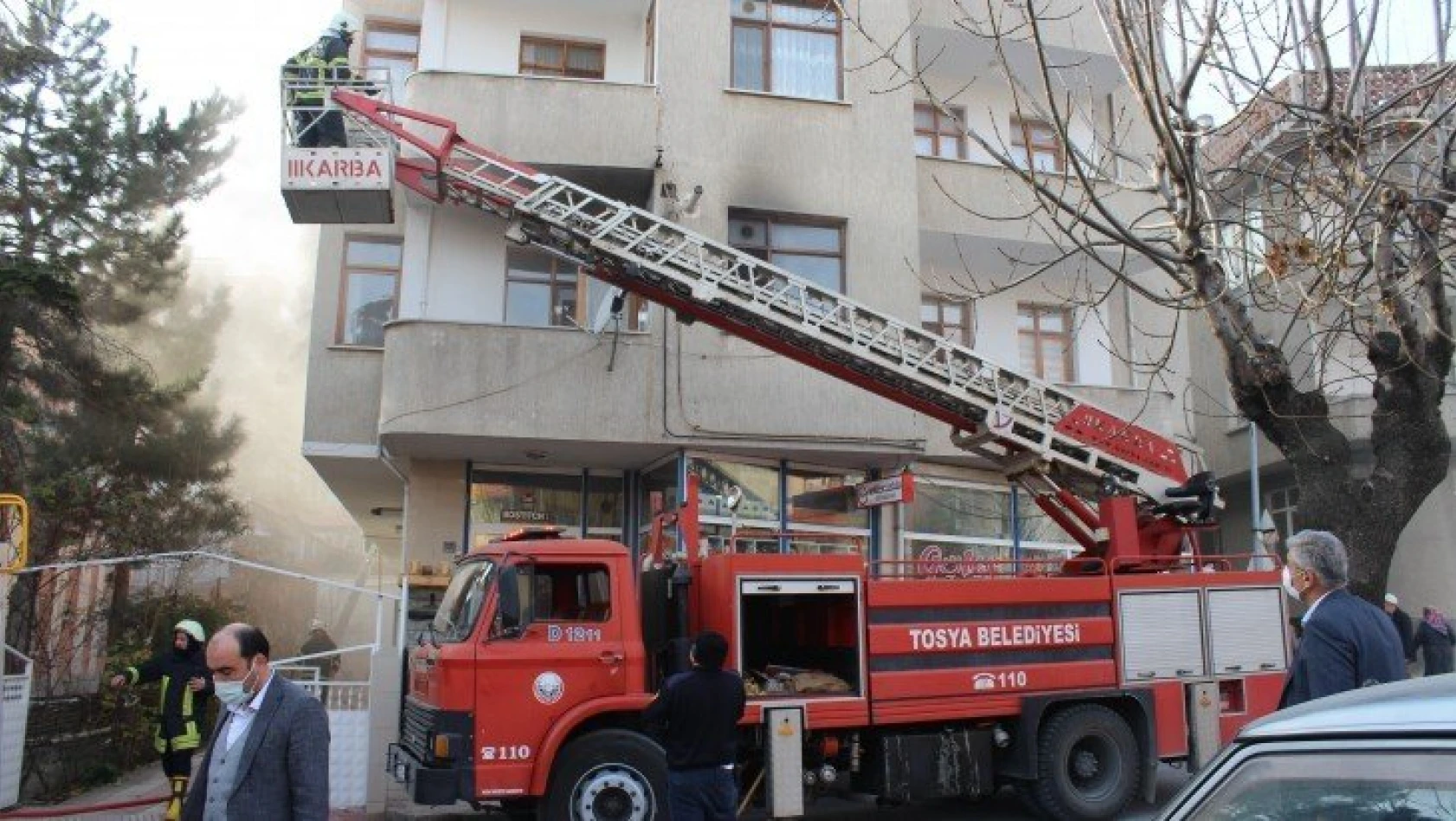 Tosya'daki ev yangını korkuttu