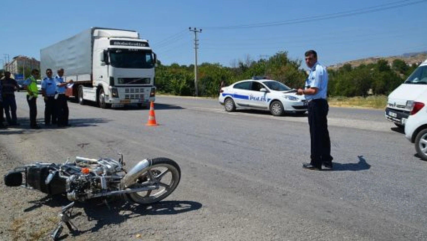 Tosya D-100'de motosiklet kazası: 1 yaralı