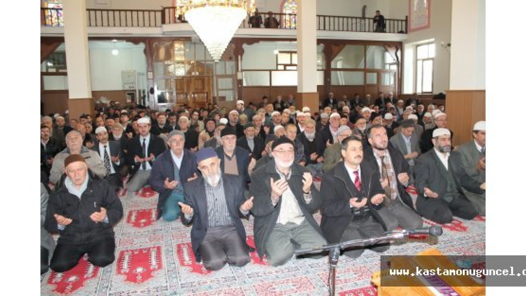 Tosya'da 100 yıllık cami ibadete açıldı