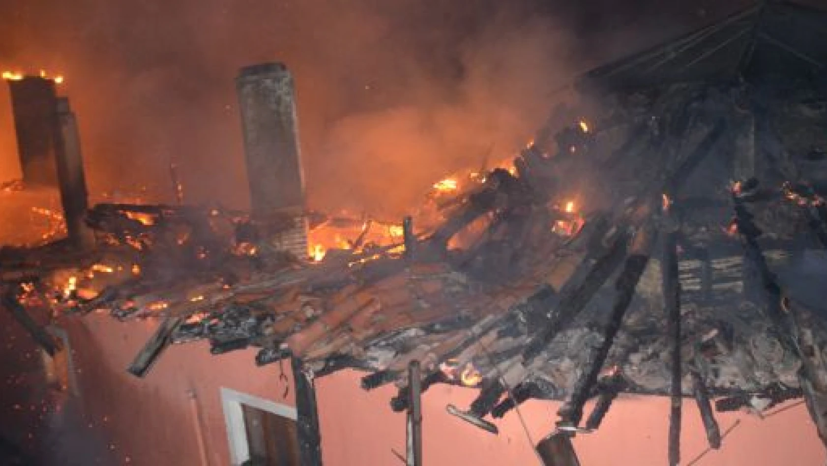 Tosya'da Tarihi Hamamda Yangın