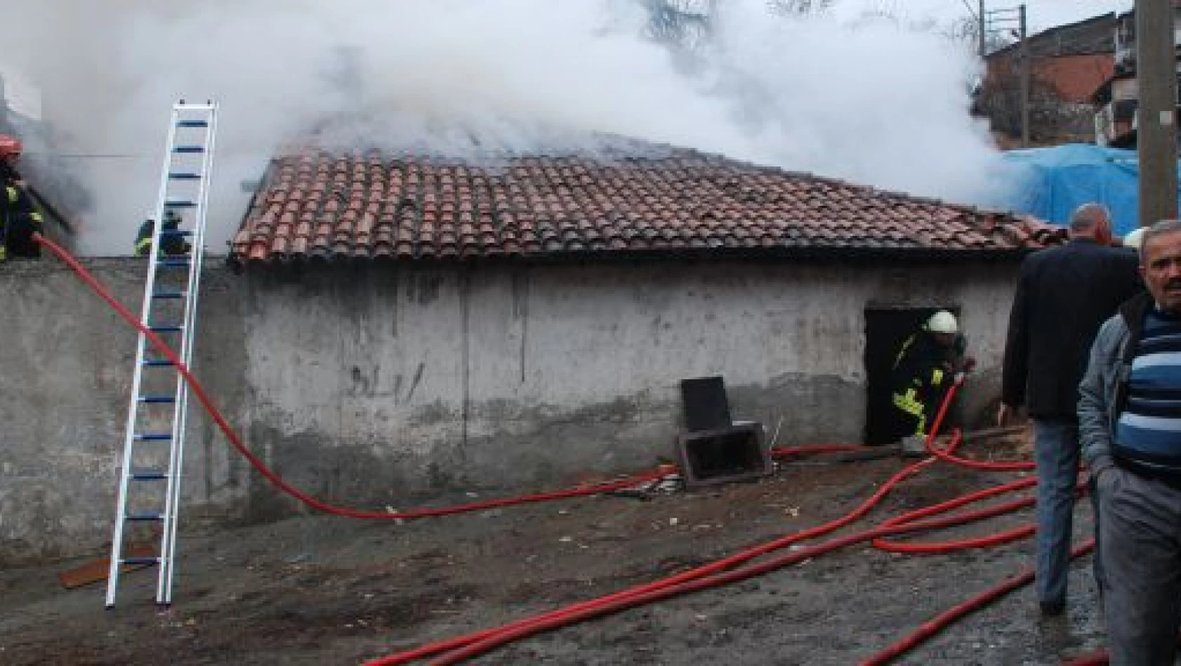 Tosya'da Tarihi Tekke Hamamı'nda Yangın