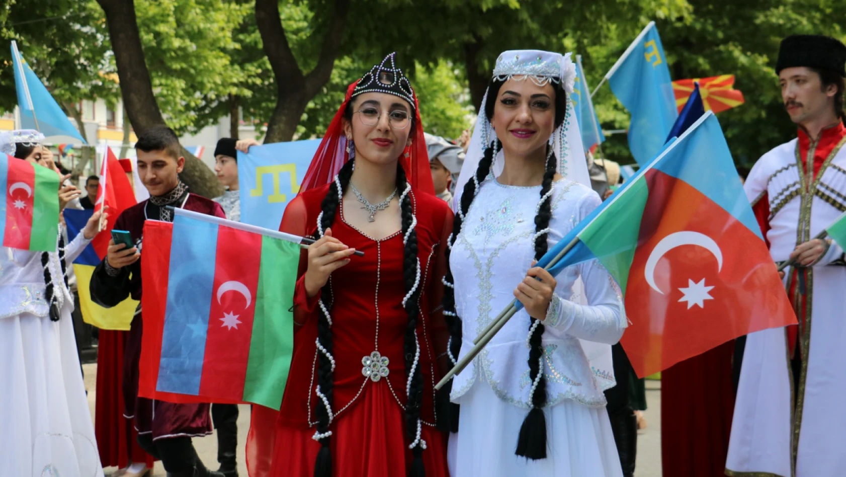 Türk Dünyası Günleri yürüyüşle başladı