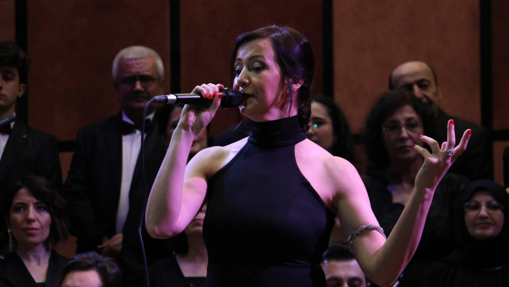 'Türk Müziği Korosu' ilk konserini verdi