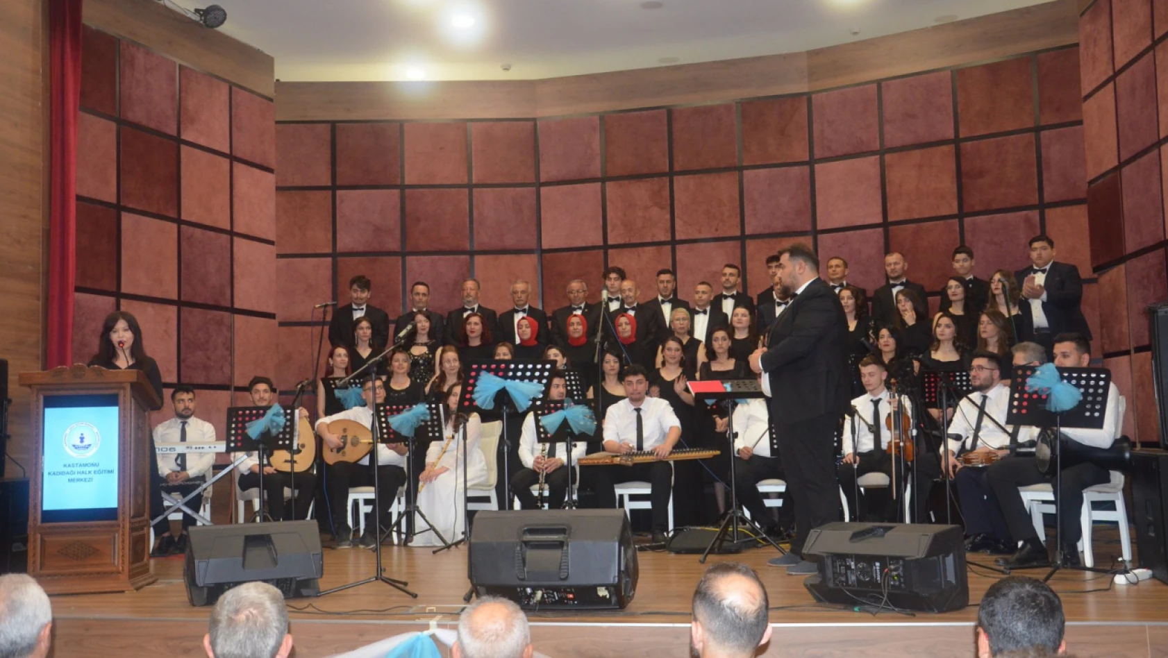 Türk Sanat Müziği Korosu eskilere götürdü