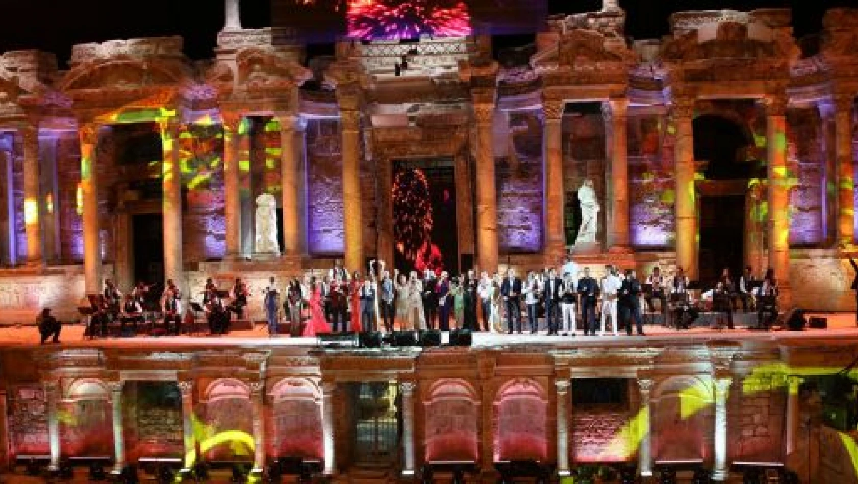 Türkçevizyon'da 21 ülke sanatçısı, Türkçe şarkı söyledi