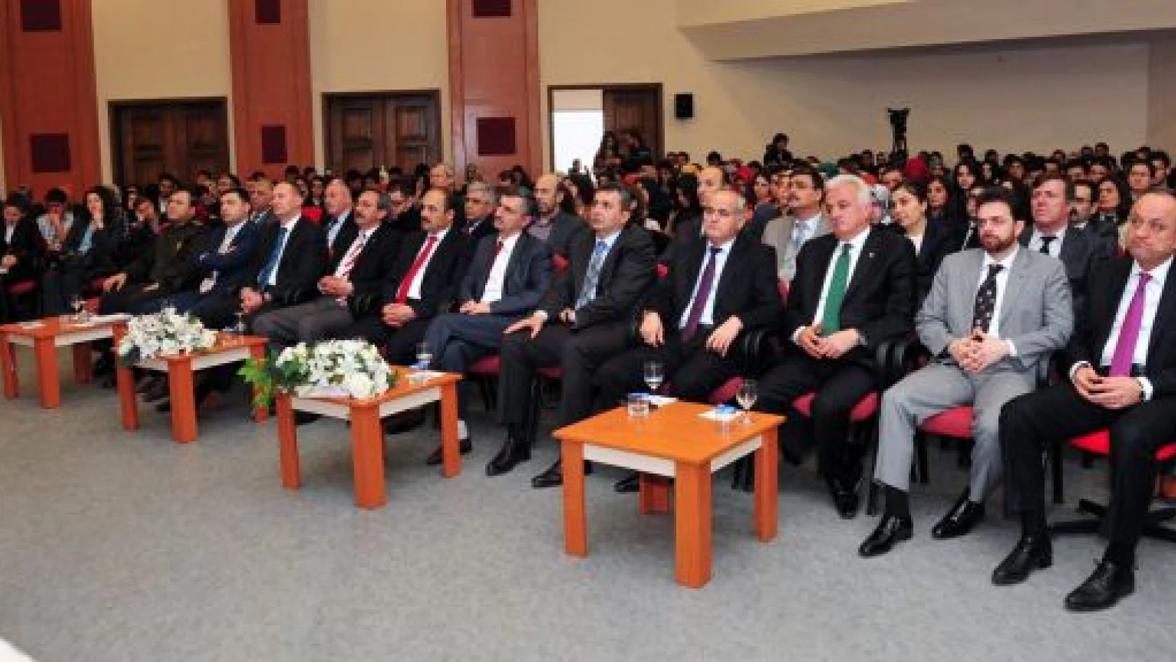 'Türklerin Tarihi Kökleri' Konulu Konferans Düzenlendi